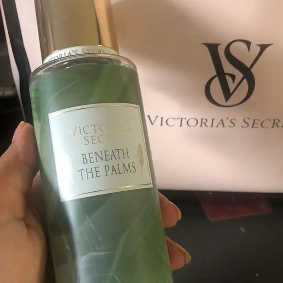 Victoria's Secret Beneath the palm - Picture 2 of 8